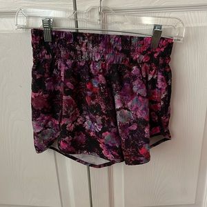 Lululemon Tracker Low-Rise Lined Short 4"